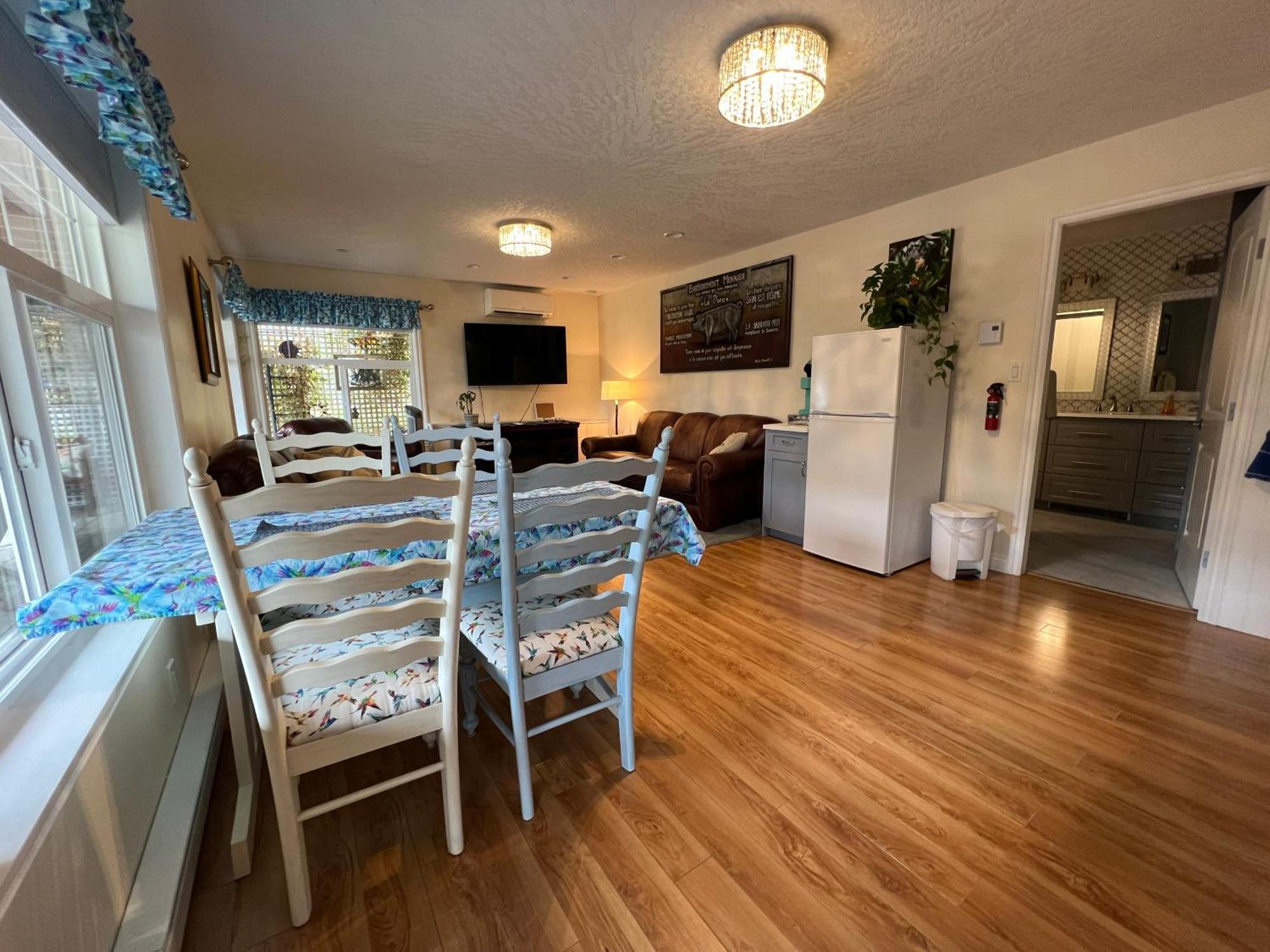 Royston Little Bear Garden View Suites-Hummingbird מראה חיצוני תמונה